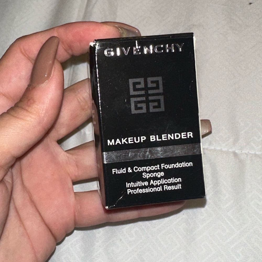 GIVENCHY make up blender
